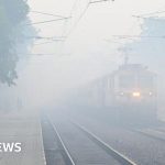 Delhi: Smog causes travel chaos in Indian capital