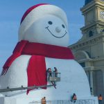 Watch as giant snowman the size of a 6-floor building is constructed in 11 gruelling days… & topped off with a cute grin
